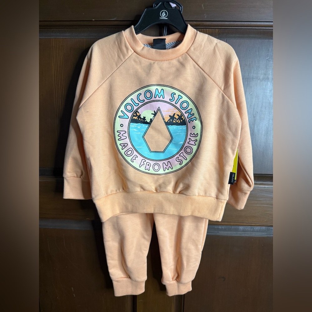 Volcom girls melon sweatsuit size 2t brand new with tags